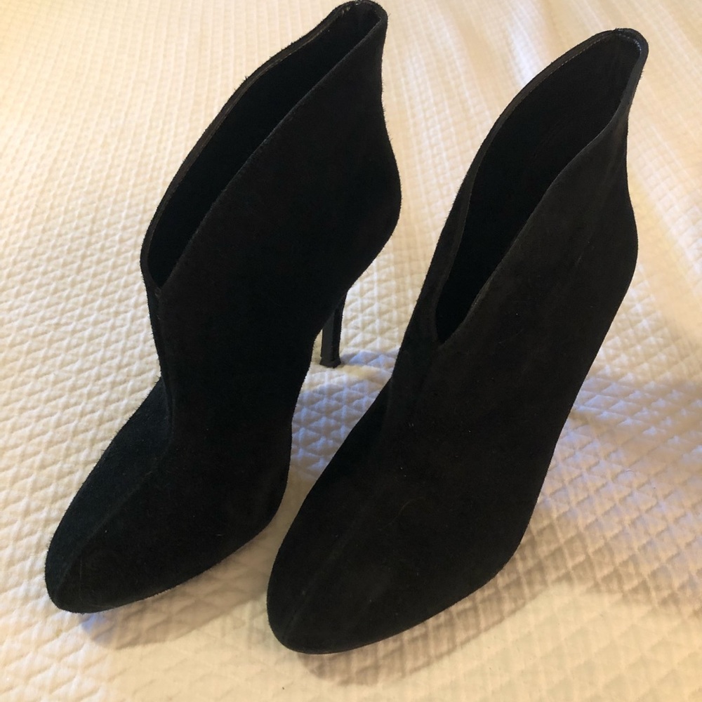 Vince Camino black suede size 7 booties
